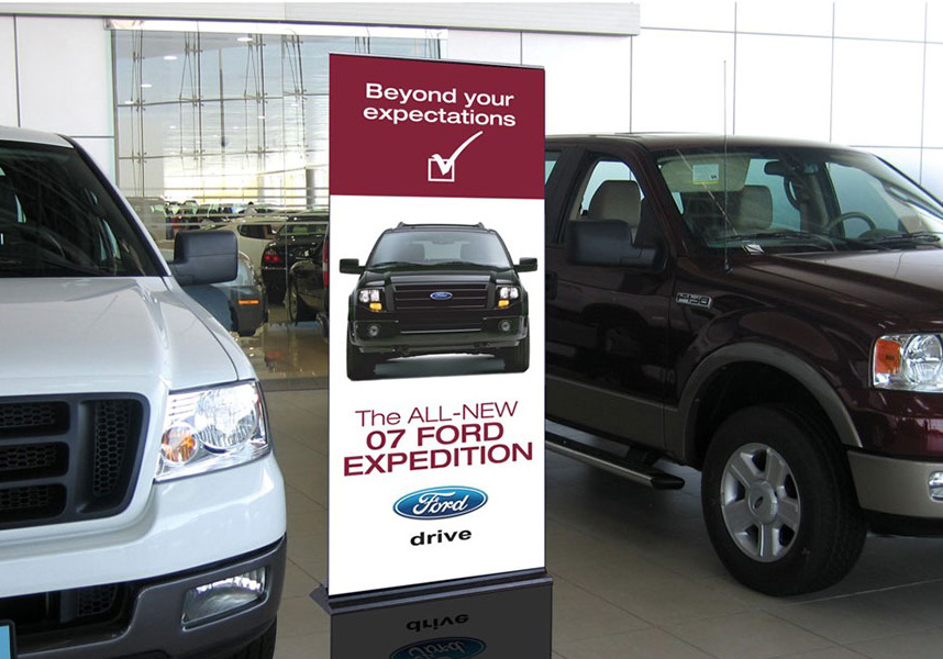 Ford Expedition Showroom Rollup